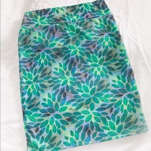 Beautiful Lularoe Cassie skirt L